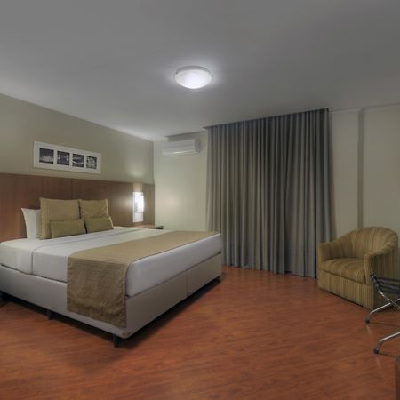 Hotel Deville クリチバ エクステリア 写真