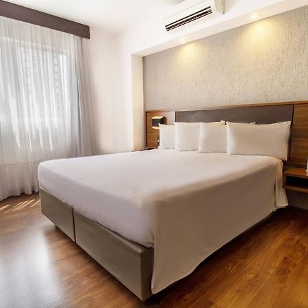 Hotel Deville クリチバ エクステリア 写真
