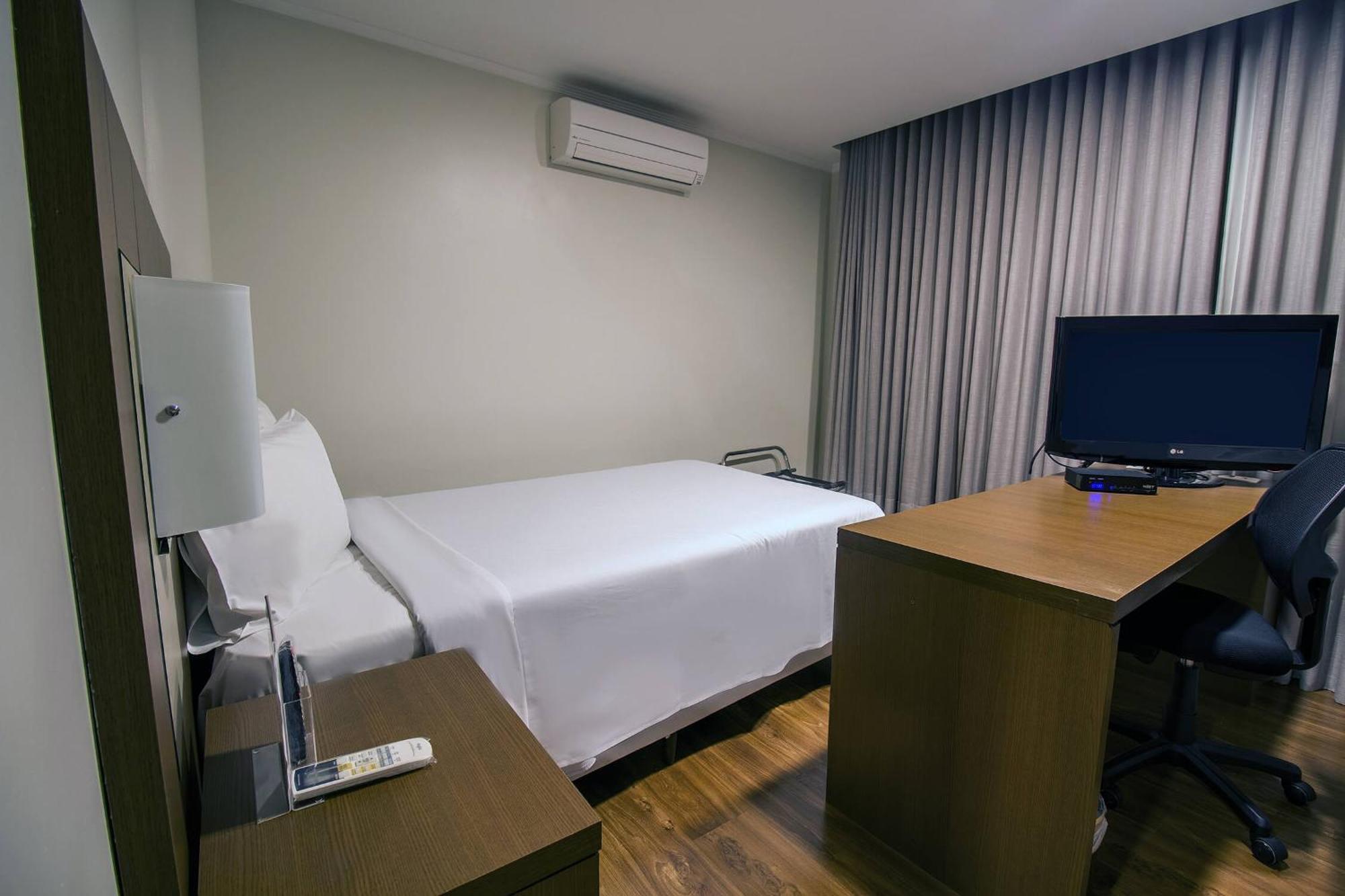 Hotel Deville クリチバ エクステリア 写真