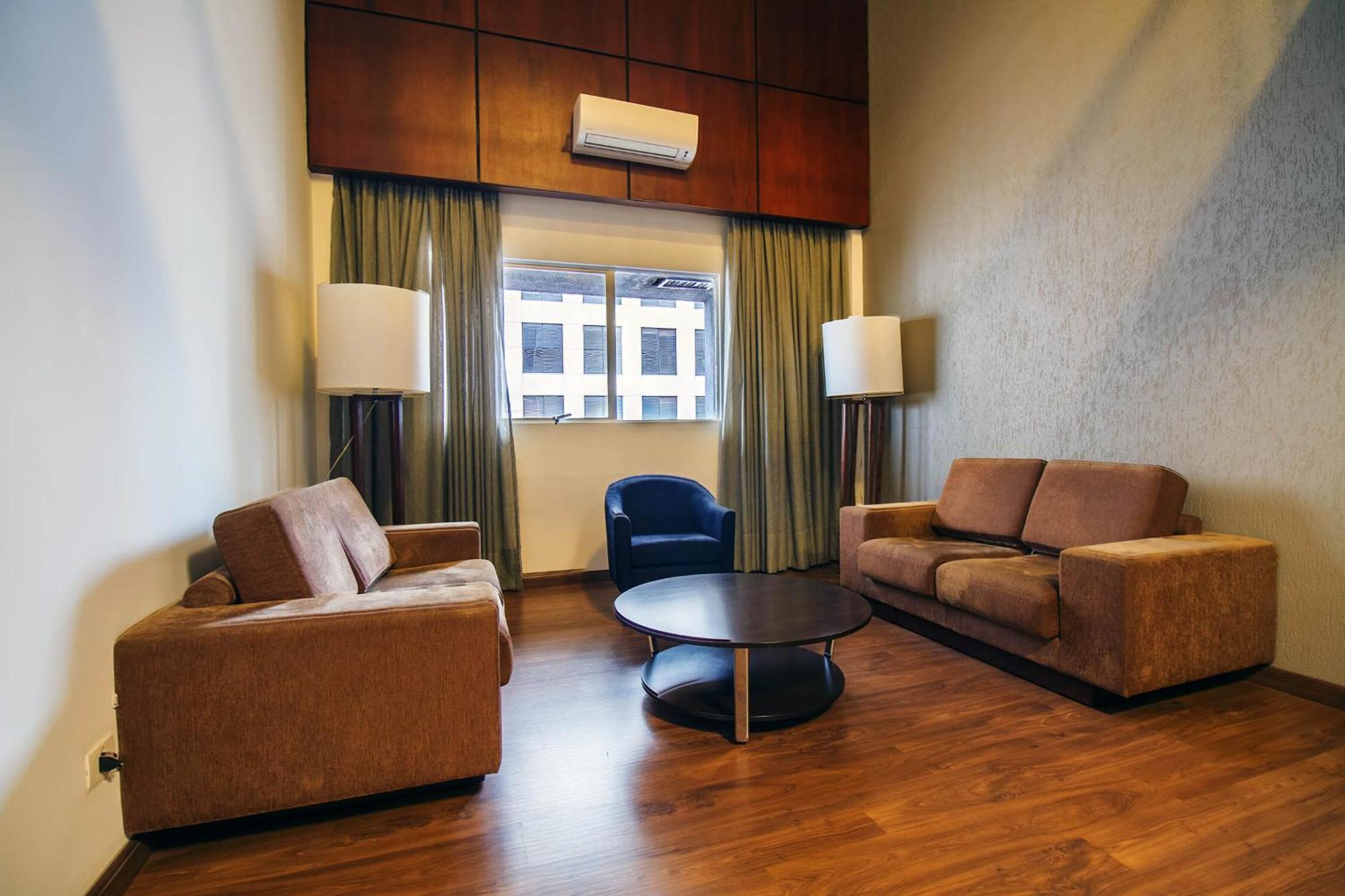 Hotel Deville クリチバ エクステリア 写真