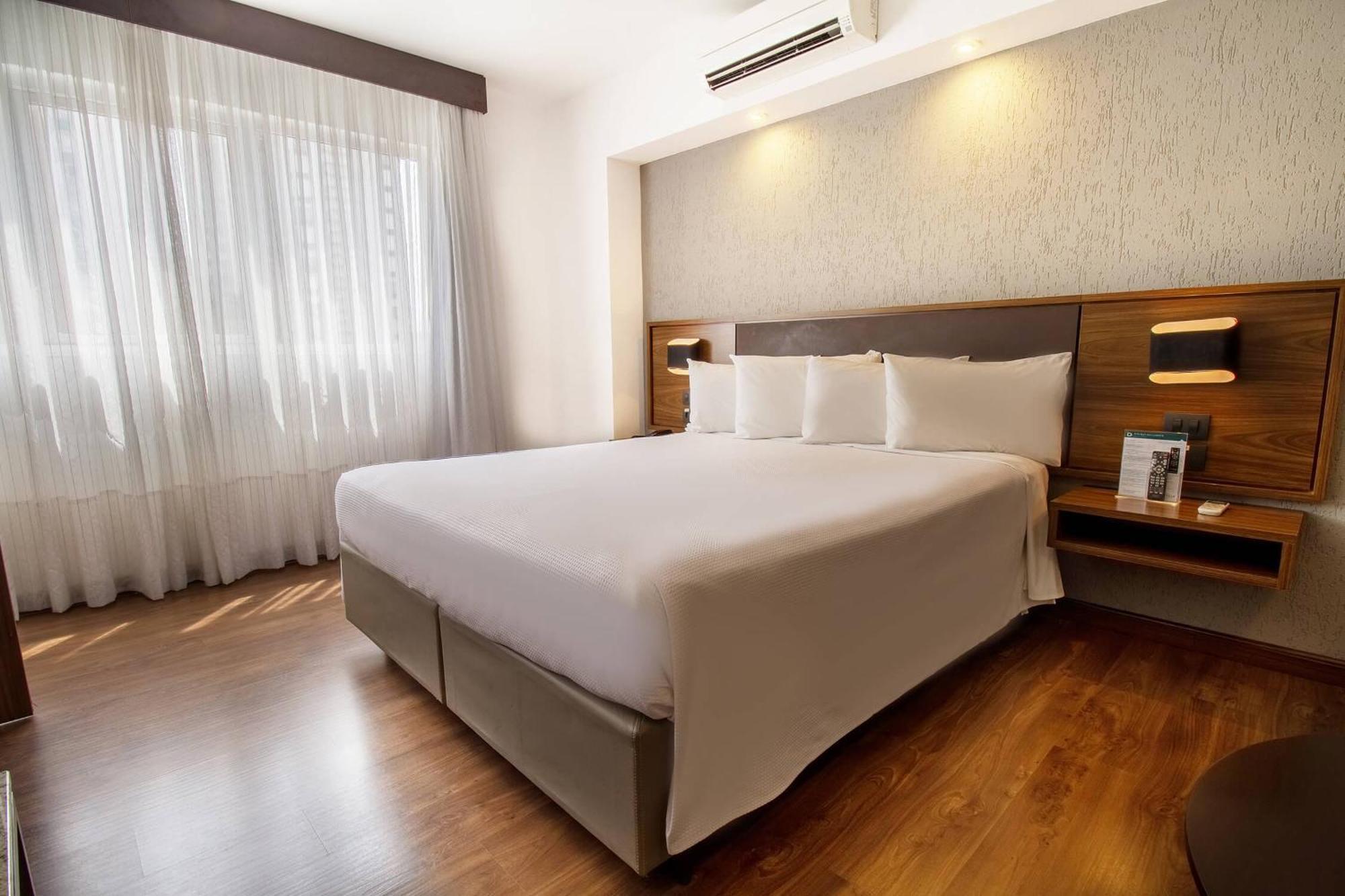 Hotel Deville クリチバ エクステリア 写真