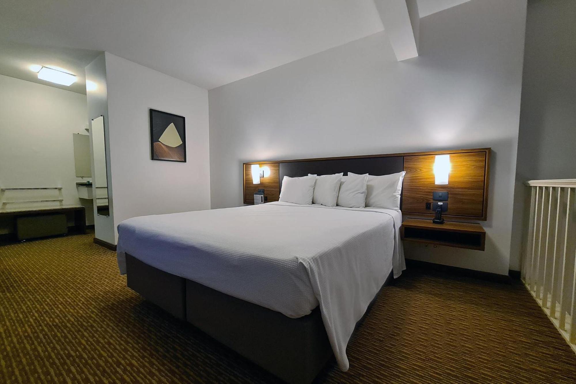 Hotel Deville クリチバ エクステリア 写真