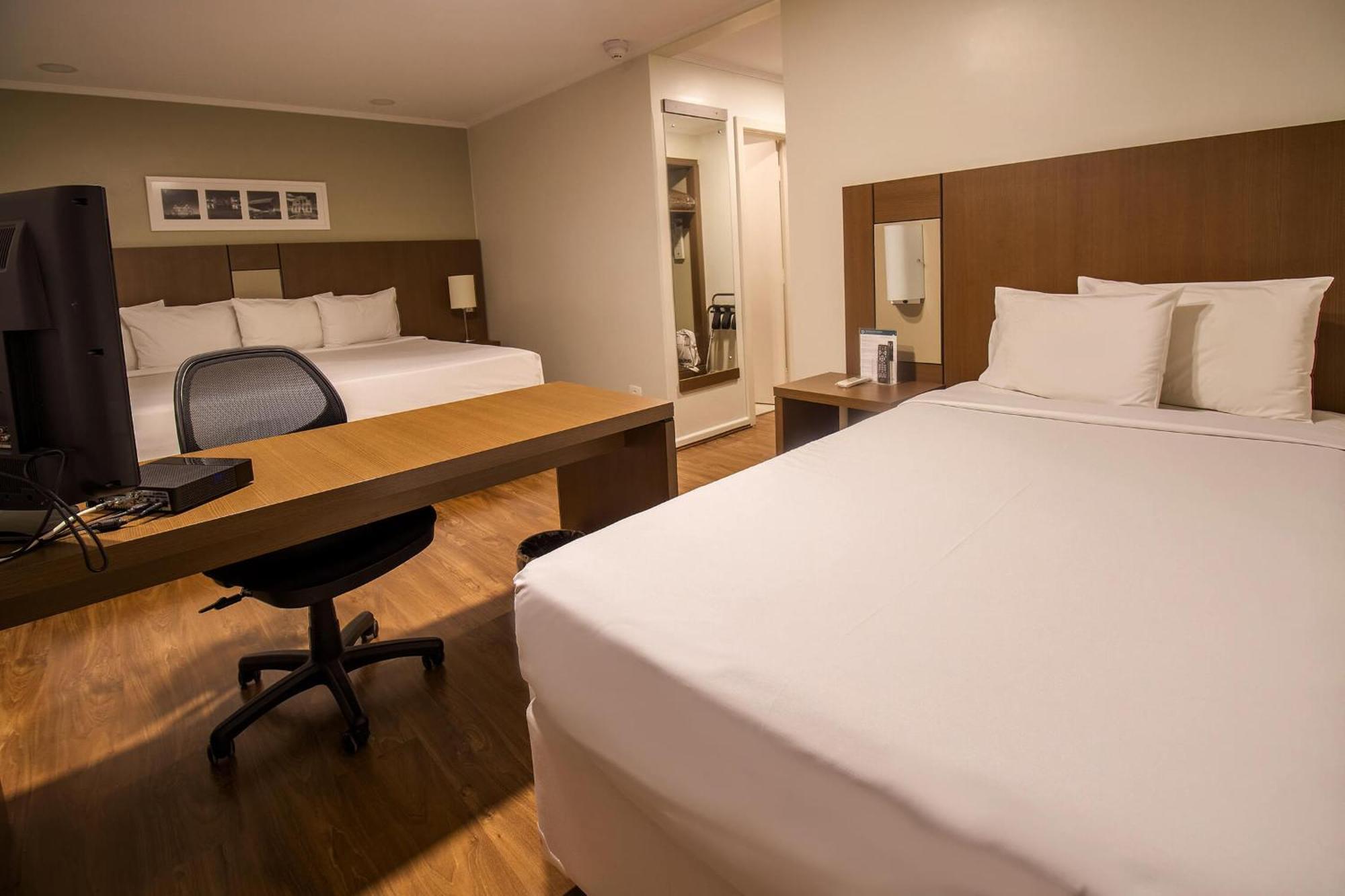 Hotel Deville クリチバ エクステリア 写真