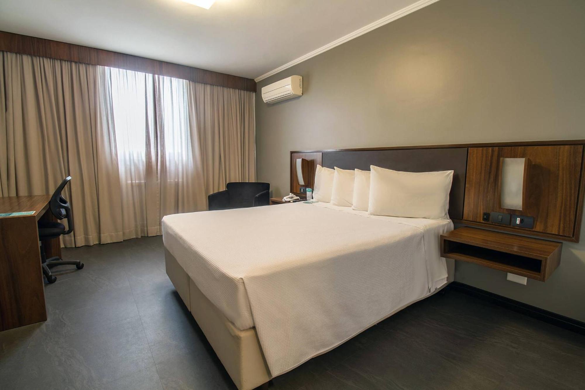 Hotel Deville クリチバ エクステリア 写真